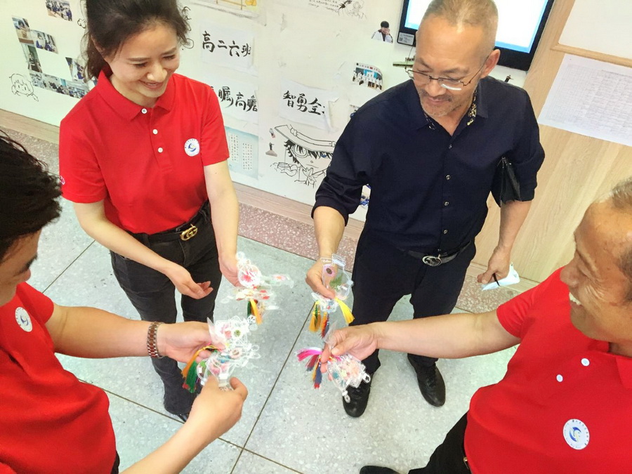 點(diǎn)滴獻(xiàn)真情，關(guān)愛(ài)暖人心